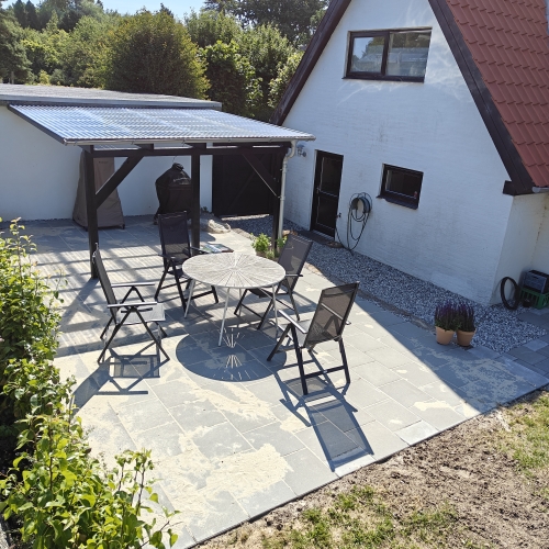 Flisebelagt terrasse i have