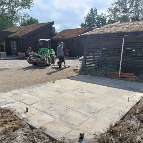 flisebelægning af terrasse og udeareal