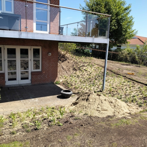 Terrasse og haverenovering af skråning