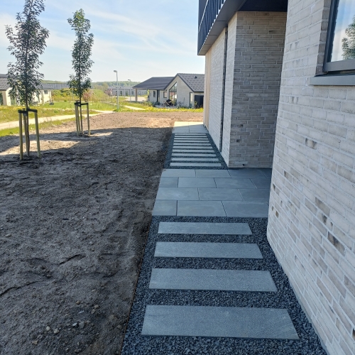 Gangsti og havebelægning i nyanlæg