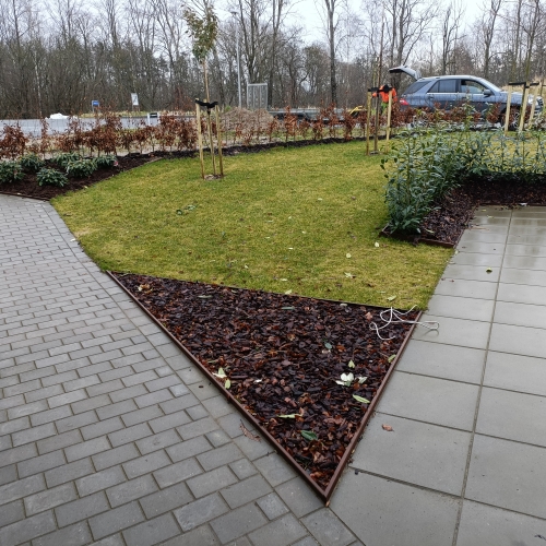 Haveanlæg og belægning af gangsti