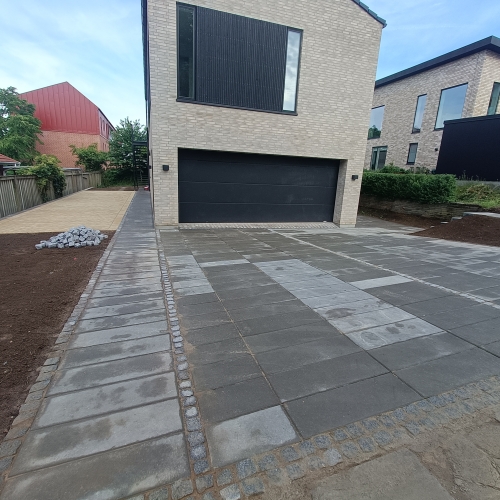 Haveanlæg og indkørsel