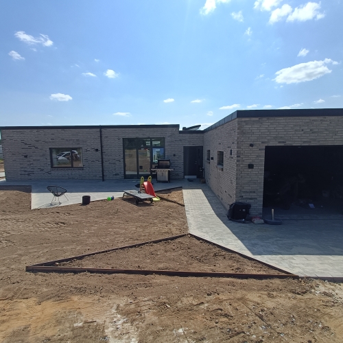 Nyanlæg af have og terrasse