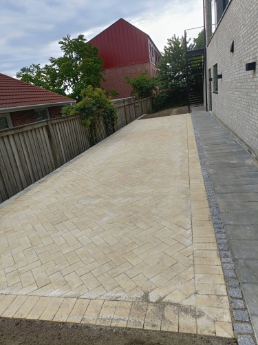 Ny indkørsel og flisearbejde til bolig