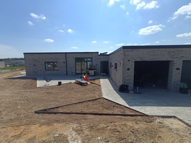 Nyanlæg af have og terrasse